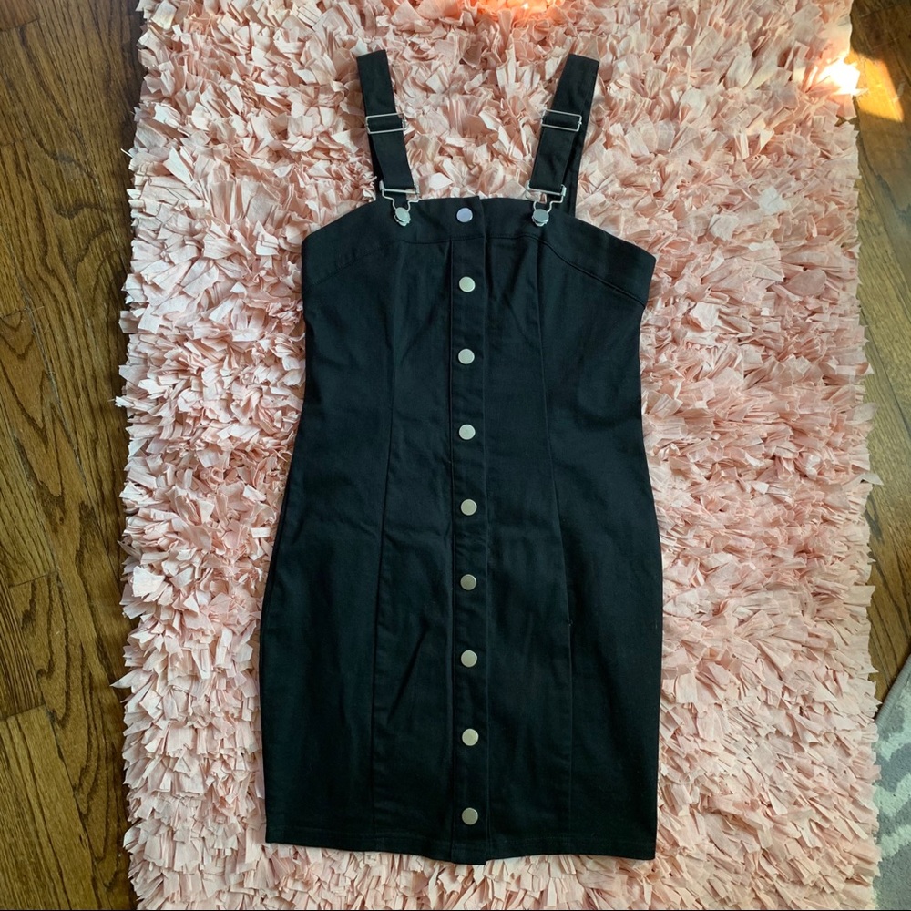 Black overall fitted dress with snap buttons